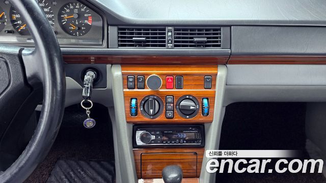 Mercedes-Benz E-Class 1996 — photo 19