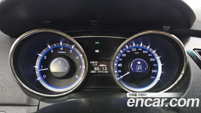 Hyundai Sonata 2010 — photo 8