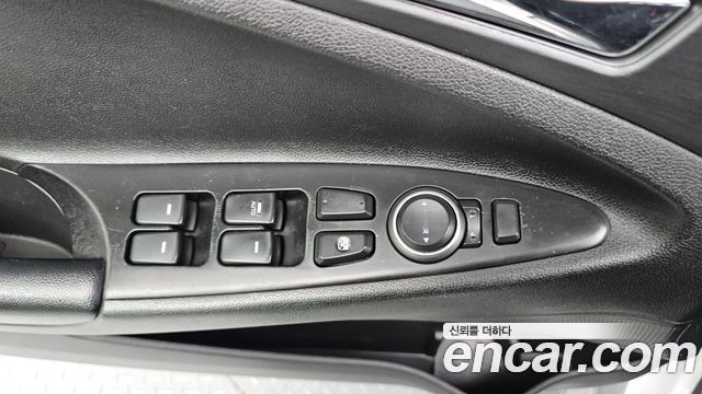 Hyundai Sonata 2010 — photo 16