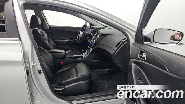Hyundai Sonata 2010 — photo 18