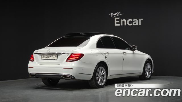 Mercedes-Benz E-Class 2017 — photo 2