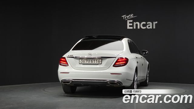 Mercedes-Benz E-Class 2017 — photo 4