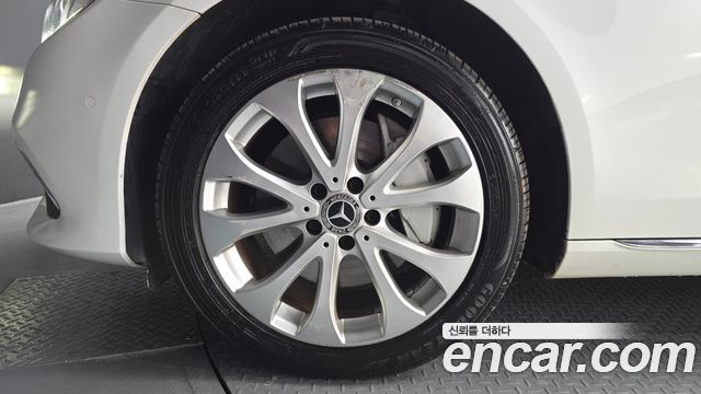 Mercedes-Benz E-Class 2017 — photo 5