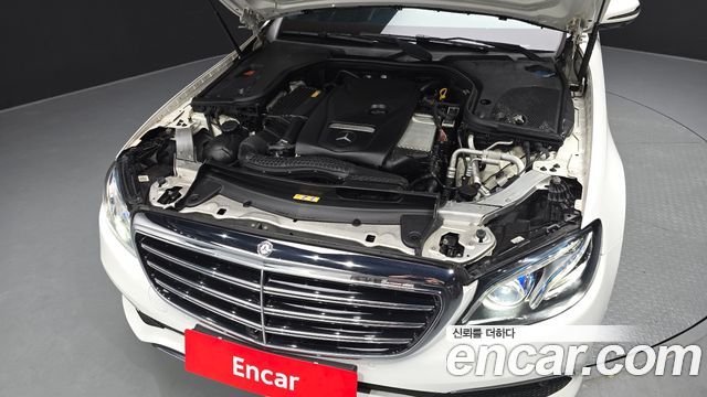 Mercedes-Benz E-Class 2017 — photo 6