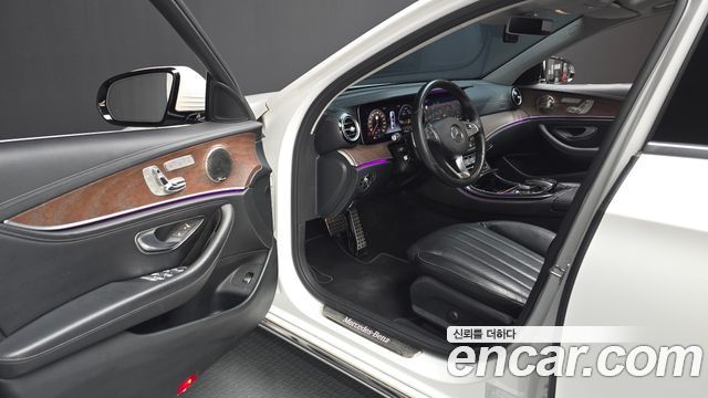 Mercedes-Benz E-Class 2017 — photo 10