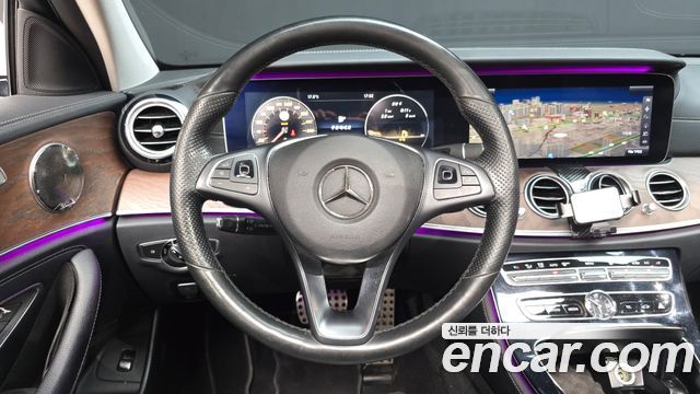 Mercedes-Benz E-Class 2017 — photo 13