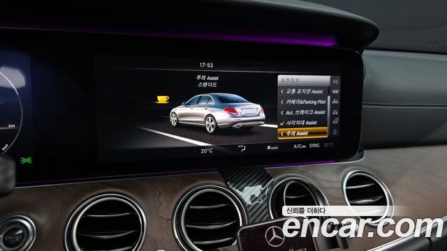 Mercedes-Benz E-Class 2017 — photo 16