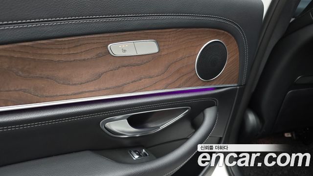 Mercedes-Benz E-Class 2017 — photo 19