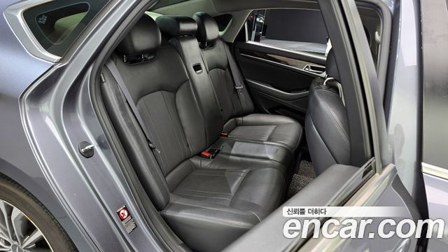 Hyundai Genesis 2016 — photo 16