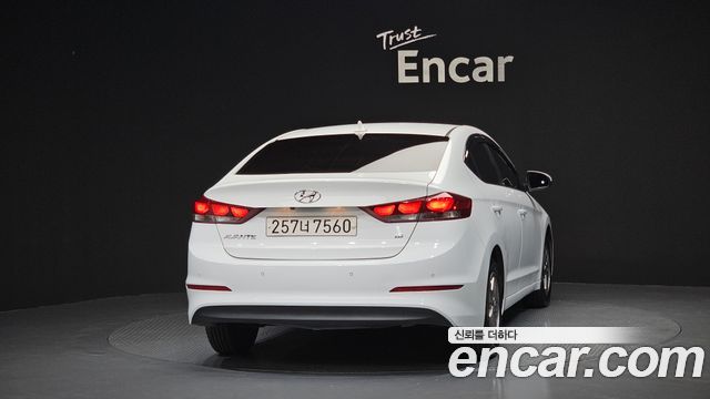Hyundai AVANTE 2018 — photo 4
