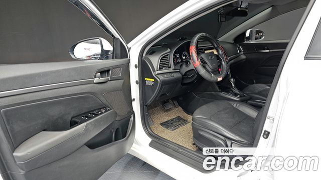 Hyundai AVANTE 2018 — photo 10