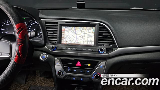 Hyundai AVANTE 2018 — photo 12