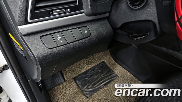 Hyundai AVANTE 2018 — photo 19