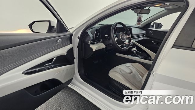 Hyundai AVANTE 2021 — photo 13