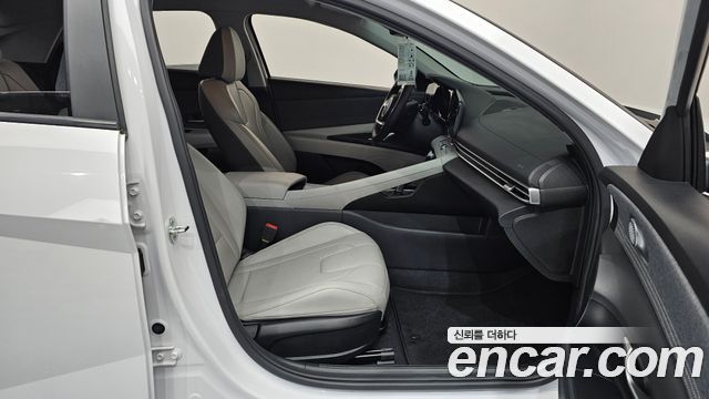 Hyundai AVANTE 2021 — photo 16