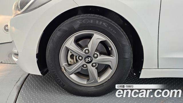 Hyundai AVANTE 2017 — photo 5