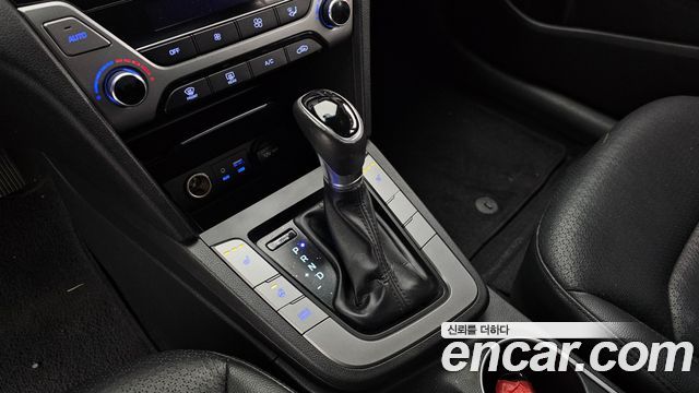 Hyundai AVANTE 2017 — photo 9
