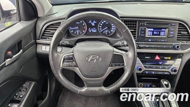 Hyundai AVANTE 2017 — photo 13