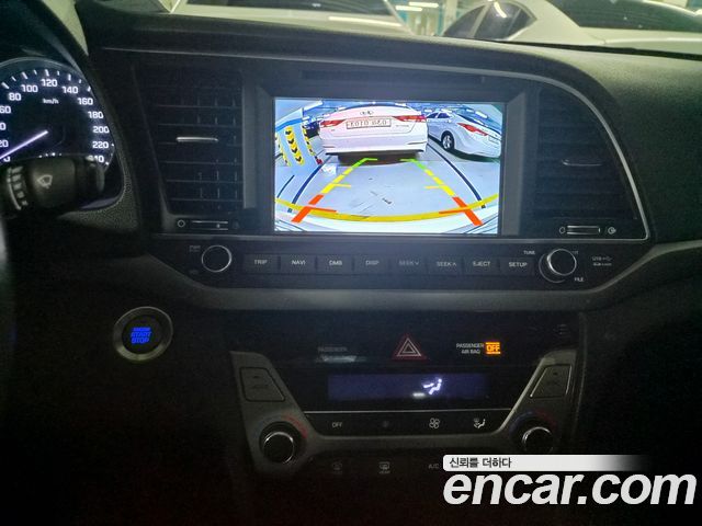 Hyundai AVANTE 2017 — photo 15