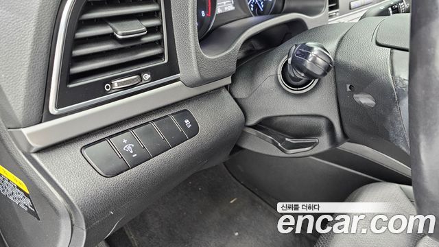Hyundai AVANTE 2017 — photo 17