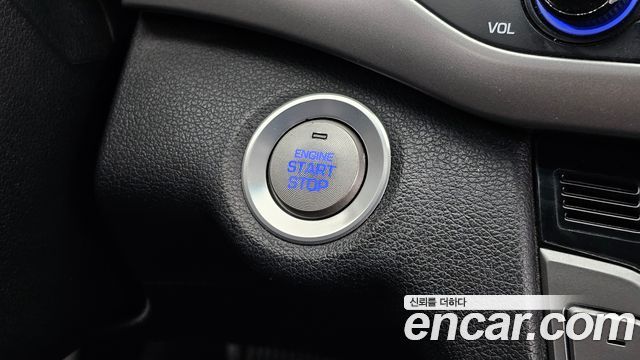 Hyundai AVANTE 2017 — photo 18