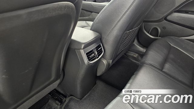 Hyundai AVANTE 2017 — photo 19