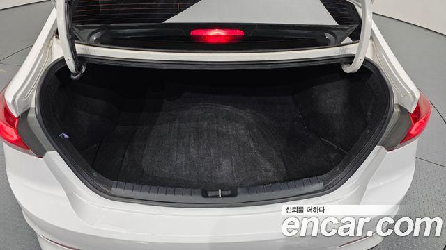 Hyundai AVANTE 2017 — photo 20