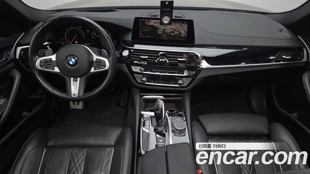 BMW 5-Series 2019 — photo 10