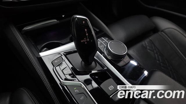 BMW 5-Series 2019 — photo 12