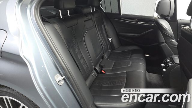 BMW 5-Series 2019 — photo 17