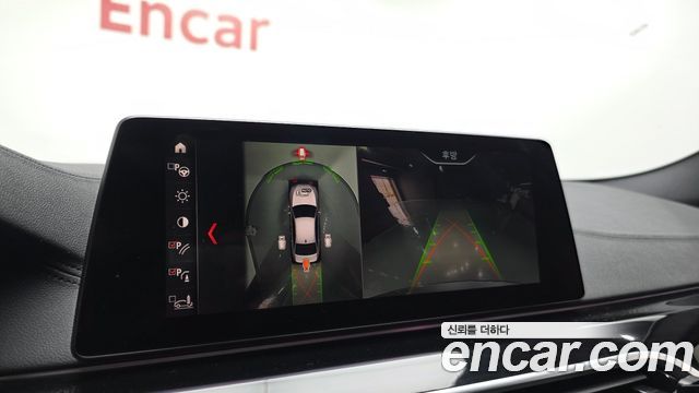 BMW 5-Series 2019 — photo 22