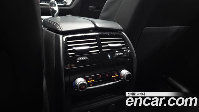 BMW 5-Series 2019 — photo 25