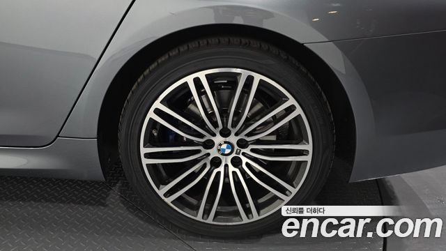 BMW 5-Series 2019 — photo 7
