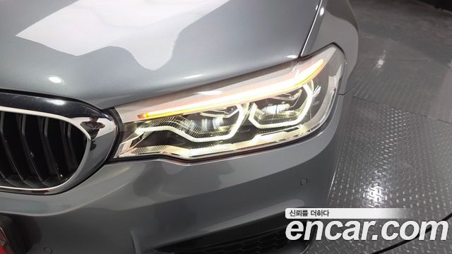 BMW 5-Series 2019 — photo 8