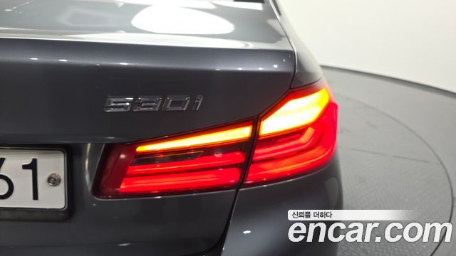 BMW 5-Series 2019 — photo 9
