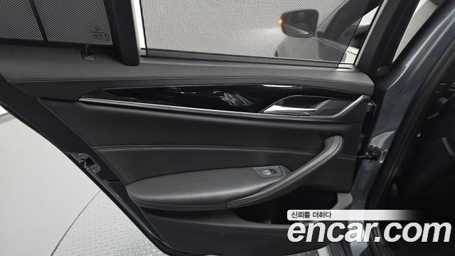 BMW 5-Series 2019 — photo 15