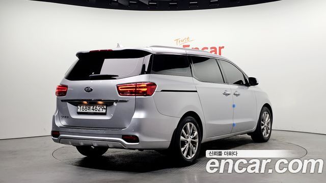 Kia Canival 2020 — photo 2