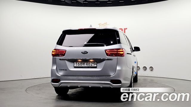 Kia Canival 2020 — photo 4