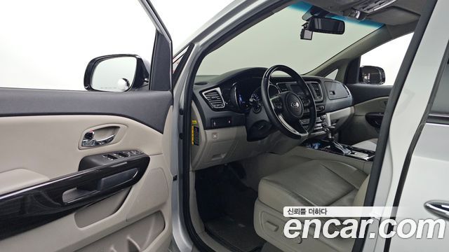 Kia Canival 2020 — photo 13