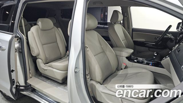 Kia Canival 2020 — photo 18
