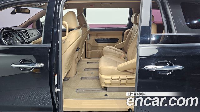 Kia Canival 2019 — photo 16