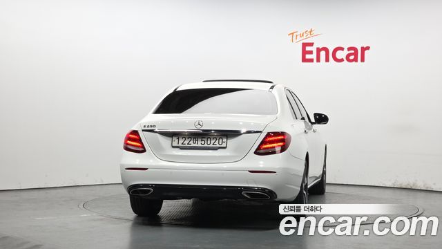 Mercedes-Benz E-Class 2020 — photo 4