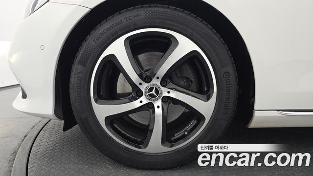 Mercedes-Benz E-Class 2020 — photo 5