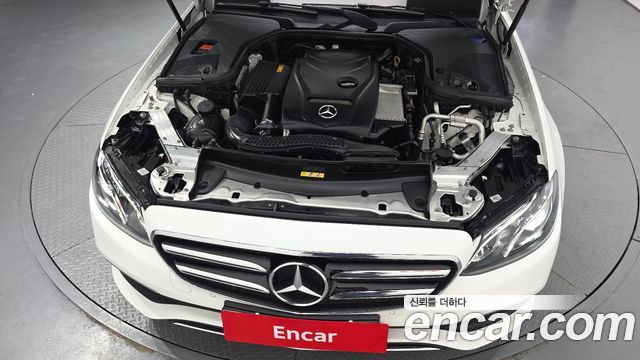 Mercedes-Benz E-Class 2020 — photo 6