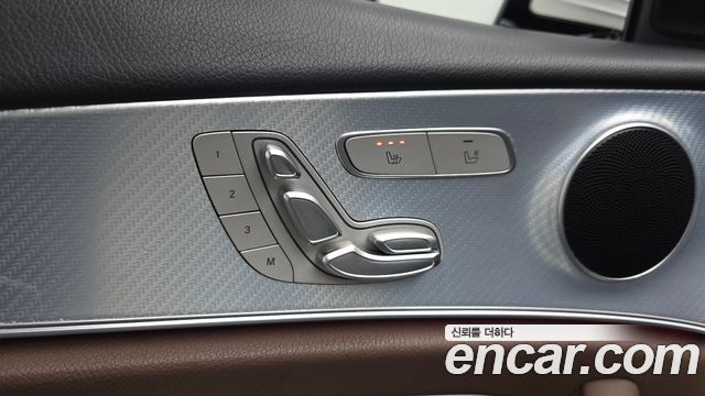 Mercedes-Benz E-Class 2020 — photo 17