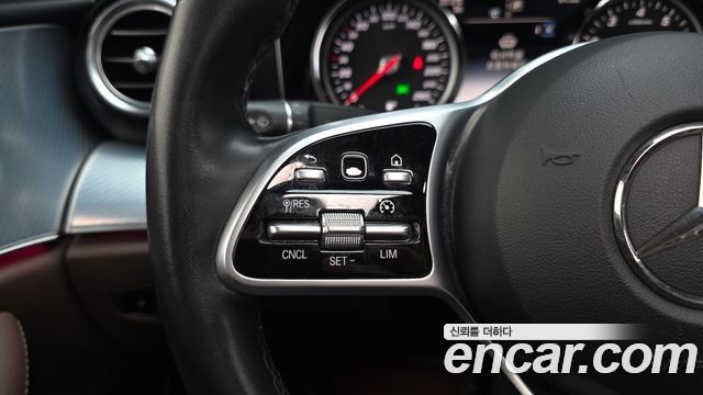 Mercedes-Benz E-Class 2020 — photo 18