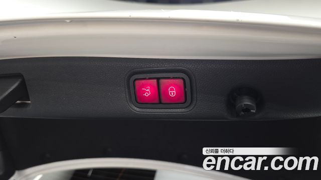 Mercedes-Benz E-Class 2020 — photo 19