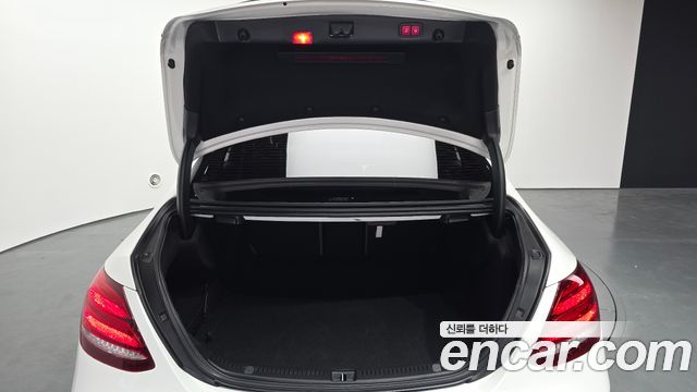 Mercedes-Benz E-Class 2020 — photo 20