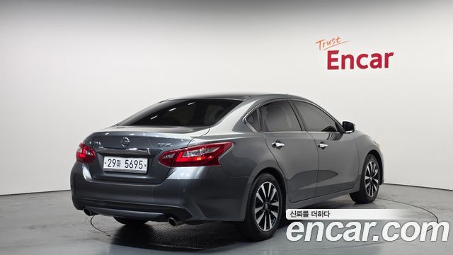 Nissan Altima 2018 — photo 2