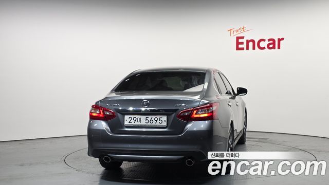 Nissan Altima 2018 — photo 4